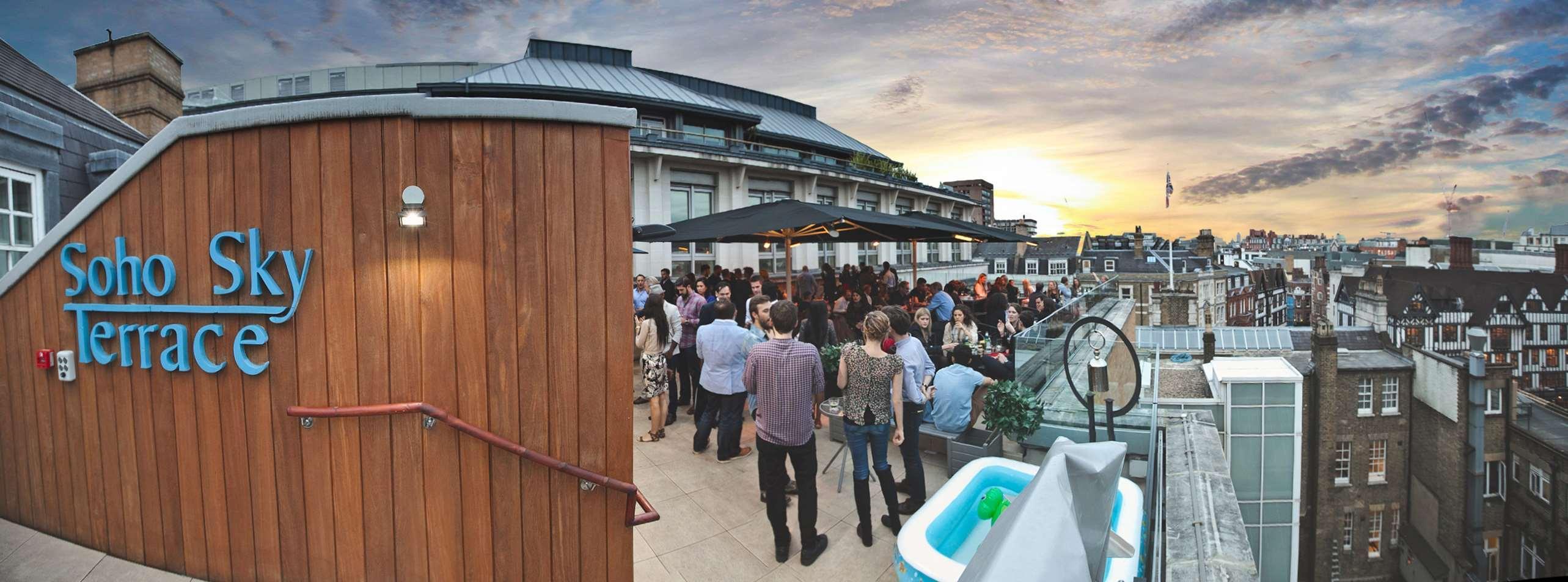 伦敦法院酒店 外观 照片 The roof terrace at the Barbican Centre